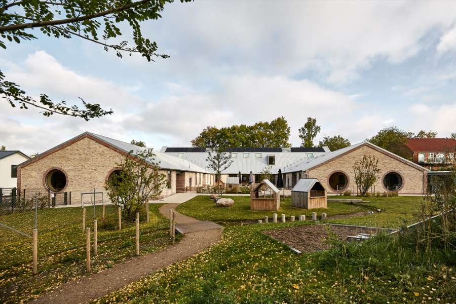 Med stål, træ og genbrugstegl ”CO2-neutraliseres” børnepasningen i Gladsaxe, Børnehuset Egedammen, Klausdalsbrovej 195, 2860 Søborg